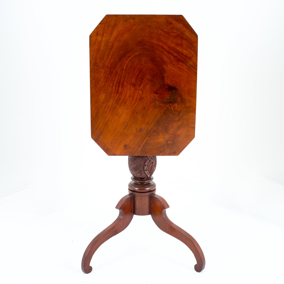 American Neoclassical Feather Carved Mahogany Tilt Top Tea Table, c. 1815
